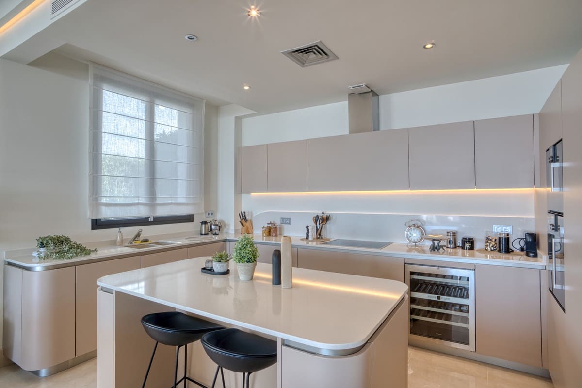 4 bedroom Apartment for sale in Marbella with pool garage - € 3,950,000 (Ref: 8699471)