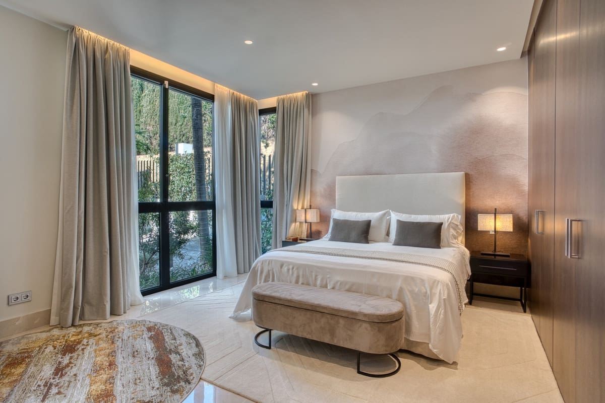 4 bedroom Apartment for sale in Marbella with pool garage - € 3,950,000 (Ref: 8699471)