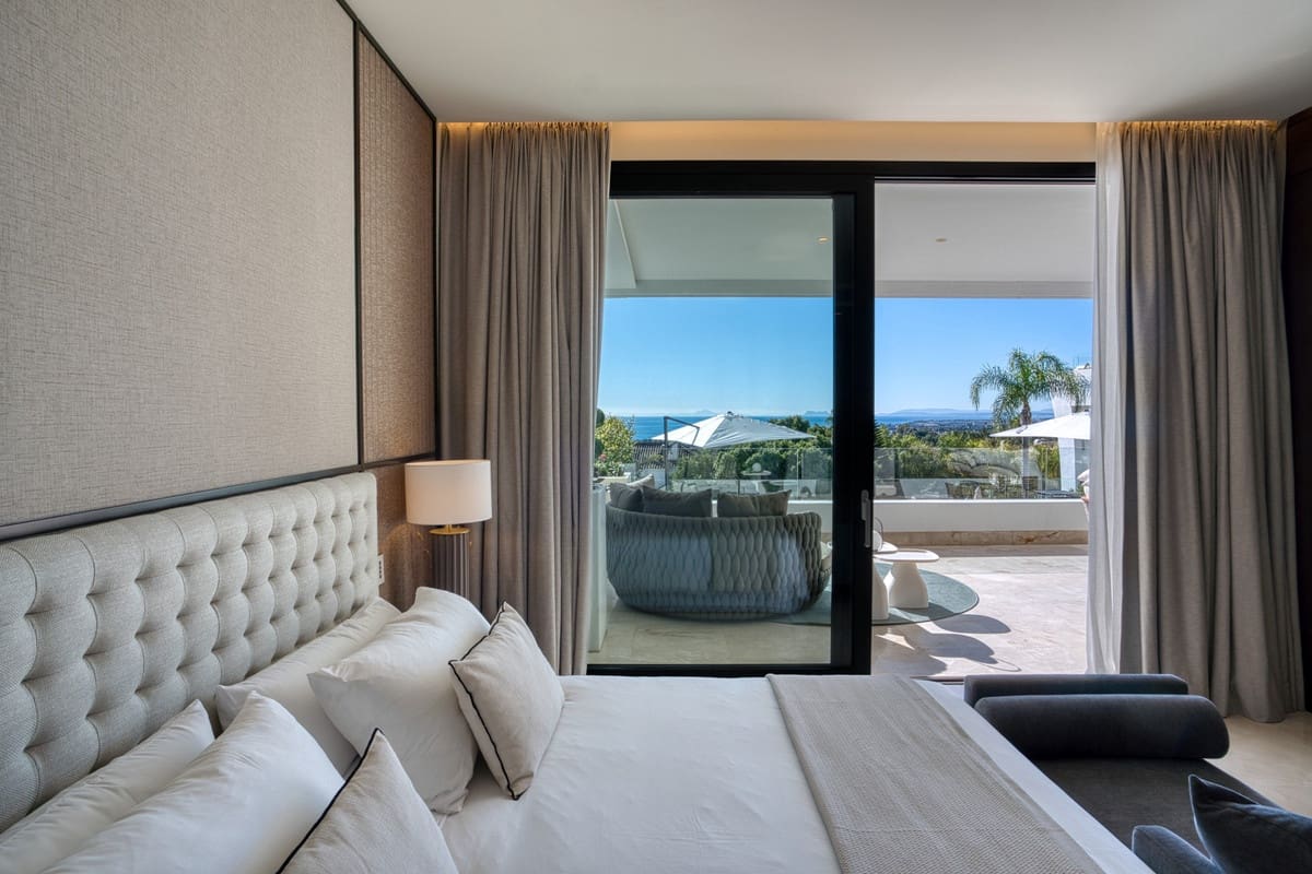 4 bedroom Apartment for sale in Marbella with pool garage - € 3,950,000 (Ref: 8699471)