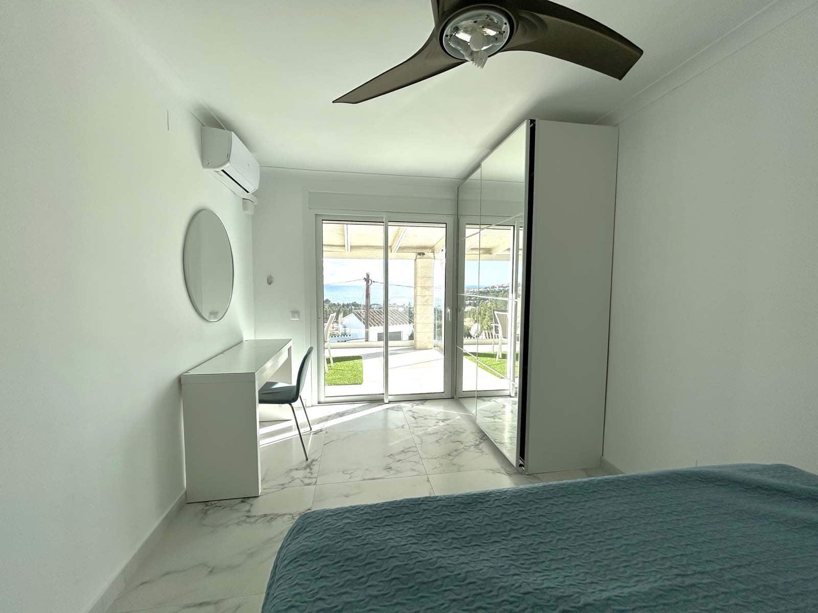 5 makuuhuone Huvila myytävänä paikassa El Chaparral mukana uima-altaan 
autotalli - 1 420 000 € (Ref: 8759567)