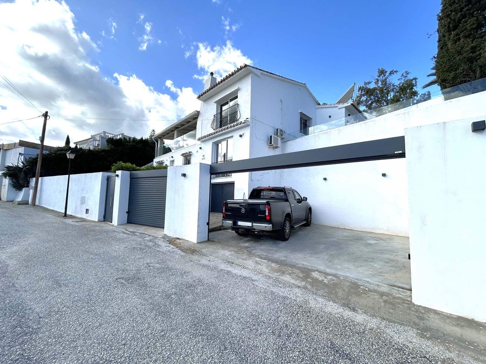 5 makuuhuone Huvila myytävänä paikassa El Chaparral mukana uima-altaan 
autotalli - 1 420 000 € (Ref: 8759567)