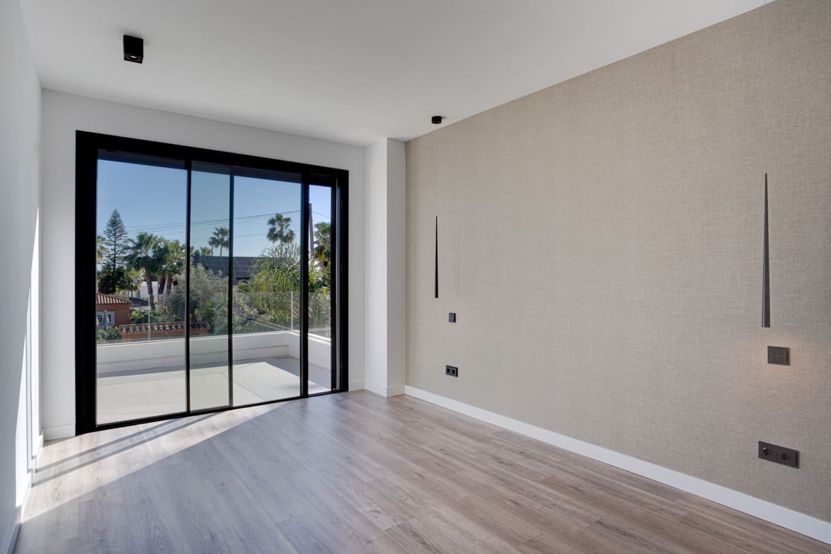 4 quarto Moradia para venda em Costalita com piscina garagem - 1 595 000 € (Ref: 8805769)