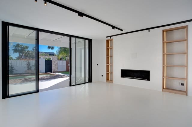 4 soverom Villa til salgs i Costalita, Estepona med svømmebasseng garasje - € 1 595 000 (Ref: 8805769)