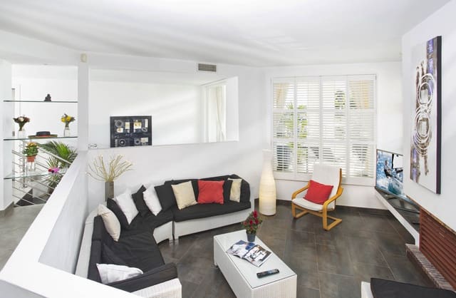 8 bedroom Villa for sale in Marbella with pool garage - € 1,995,000 (Ref: 8840730)