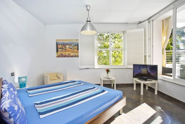 8 bedroom Villa for sale in Marbella with pool garage - € 1,995,000 (Ref: 8840730)