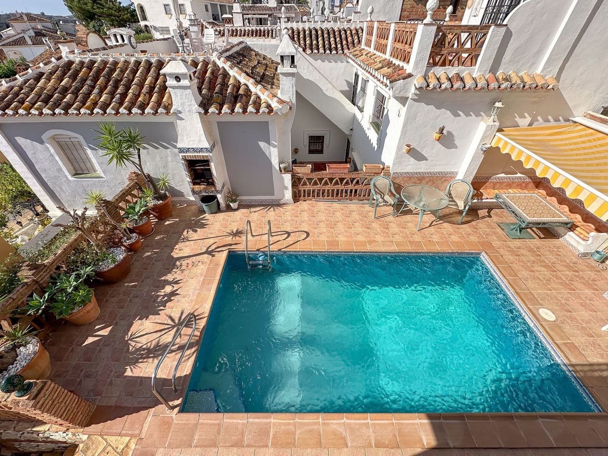 3 soveværelse Byhus til salg i Mijas Costa med swimmingpool - € 570.000 (Ref: 8840738)