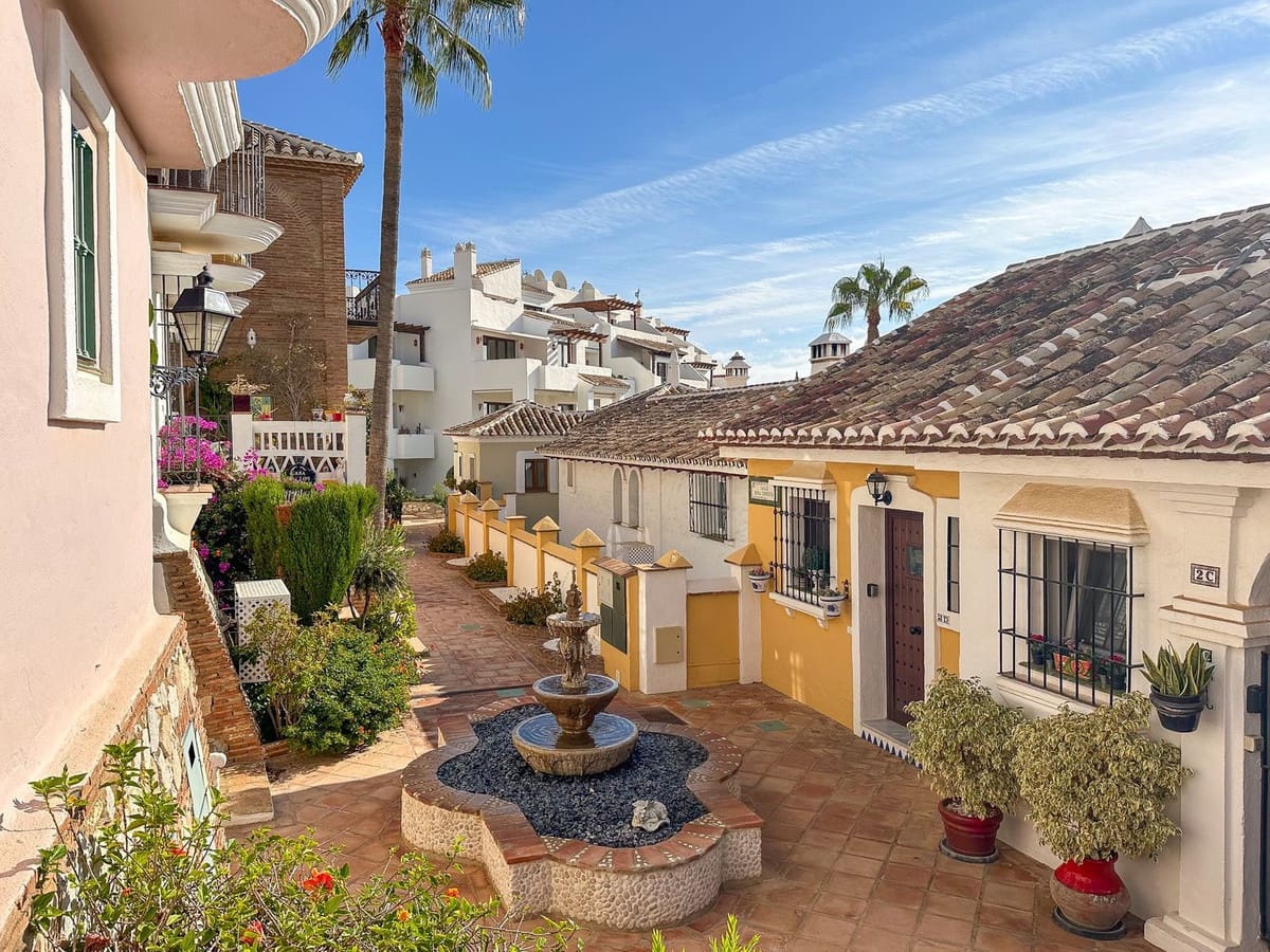 3 soveværelse Byhus til salg i Mijas Costa med swimmingpool - € 570.000 (Ref: 8840738)