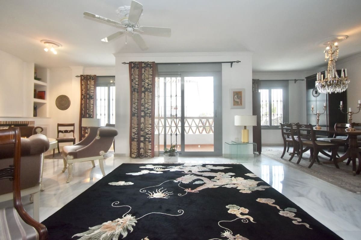 Chalet de 3 habitaciones en Mijas en venta con garaje - 995.000 € (Ref: 8901711)