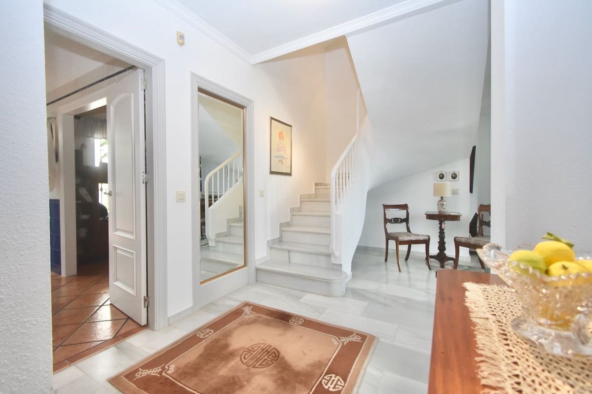 Chalet de 3 habitaciones en Mijas en venta con garaje - 995.000 € (Ref: 8901711)