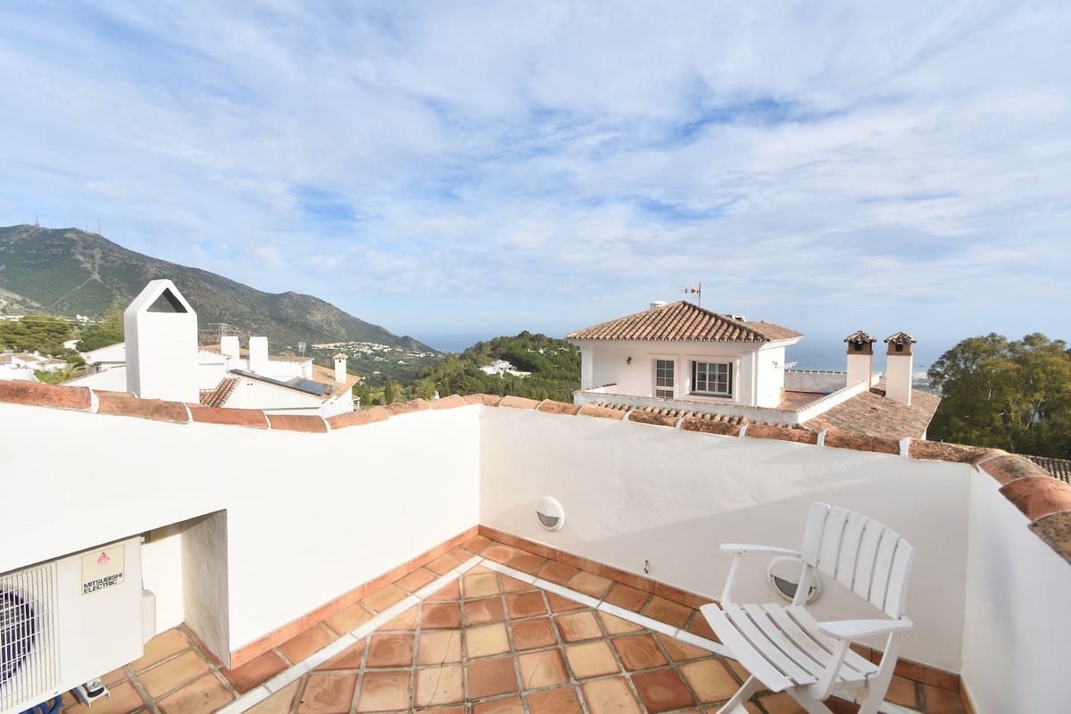 Chalet de 3 habitaciones en Mijas en venta con garaje - 995.000 € (Ref: 8901711)