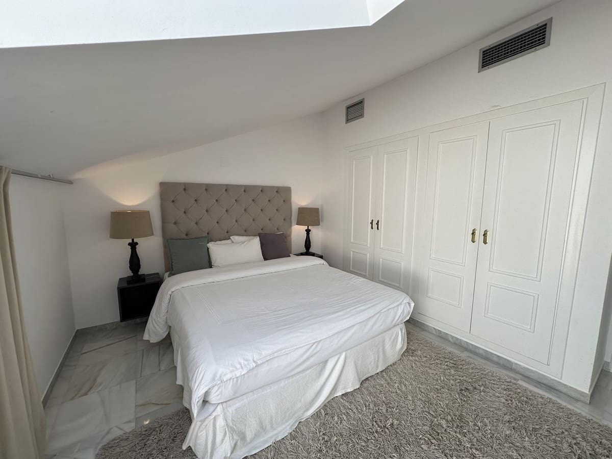 2 bedroom Penthouse for sale in Nueva Andalucia with pool - € 675,000 (Ref: 8901718)