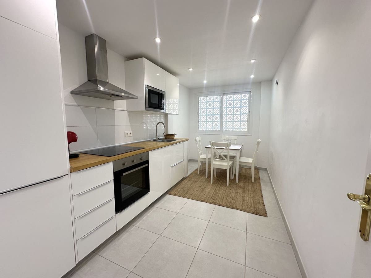 2 bedroom Penthouse for sale in Nueva Andalucia with pool - € 675,000 (Ref: 8901718)