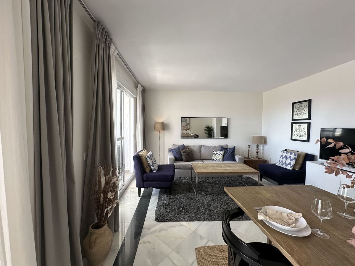 2 bedroom Penthouse for sale in Nueva Andalucia with pool - € 675,000 (Ref: 8901718)