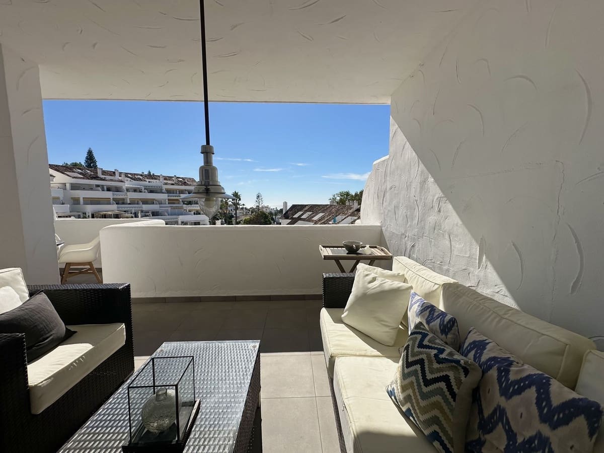 2 bedroom Penthouse for sale in Nueva Andalucia with pool - € 675,000 (Ref: 8901718)