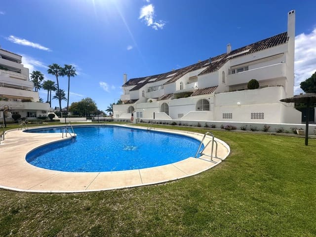 2 Zimmer Penthouse zu verkaufen in Nueva Andalucia, Marbella mit Pool - 675.000 € (Ref: 8901718)