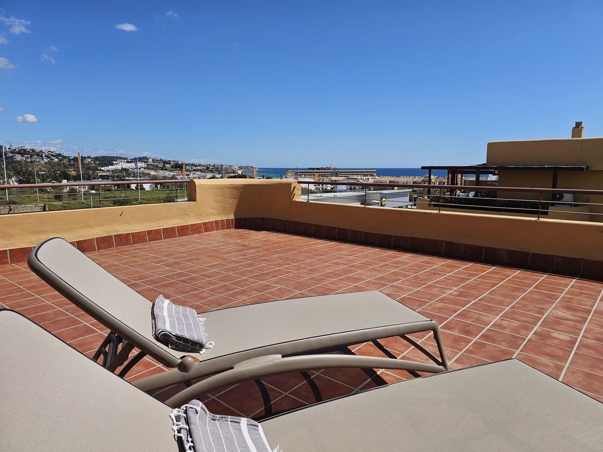 2 makuuhuone Kattohuoneisto myytävänä paikassa La Cala de Mijas mukana uima-altaan 
autotalli - 499 000 € (Ref: 9048576)