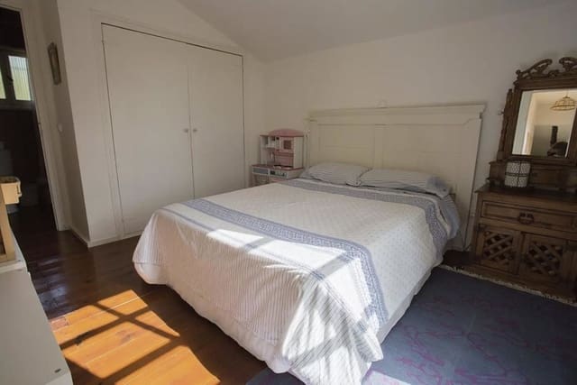 5 bedroom Villa for sale in Marbella with pool - € 849,000 (Ref: 9048577)