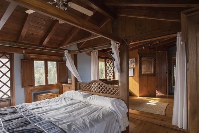 5 bedroom Villa for sale in Marbella with pool - € 849,000 (Ref: 9048577)