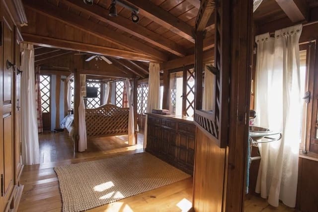 5 bedroom Villa for sale in Marbella with pool - € 849,000 (Ref: 9048577)