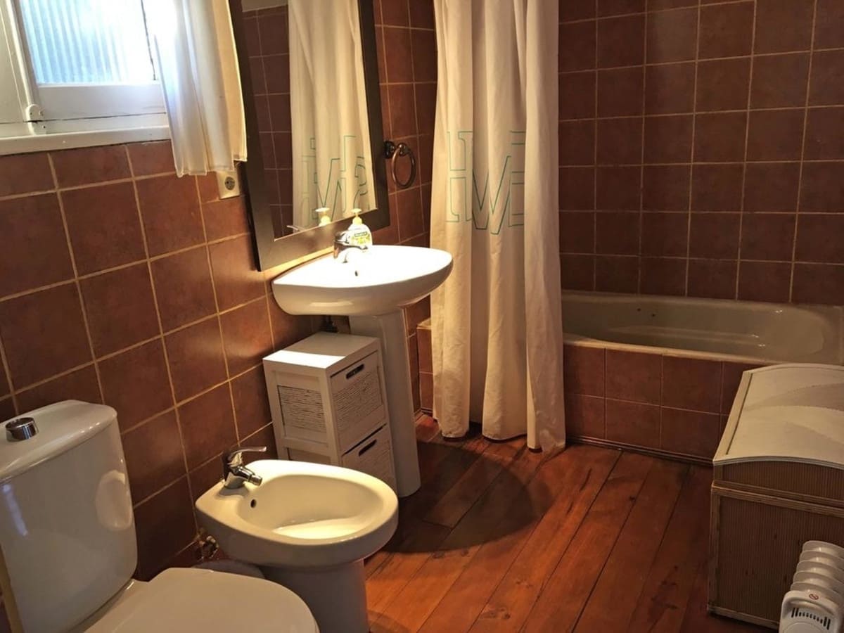 5 bedroom Villa for sale in Marbella with pool - € 849,000 (Ref: 9048577)