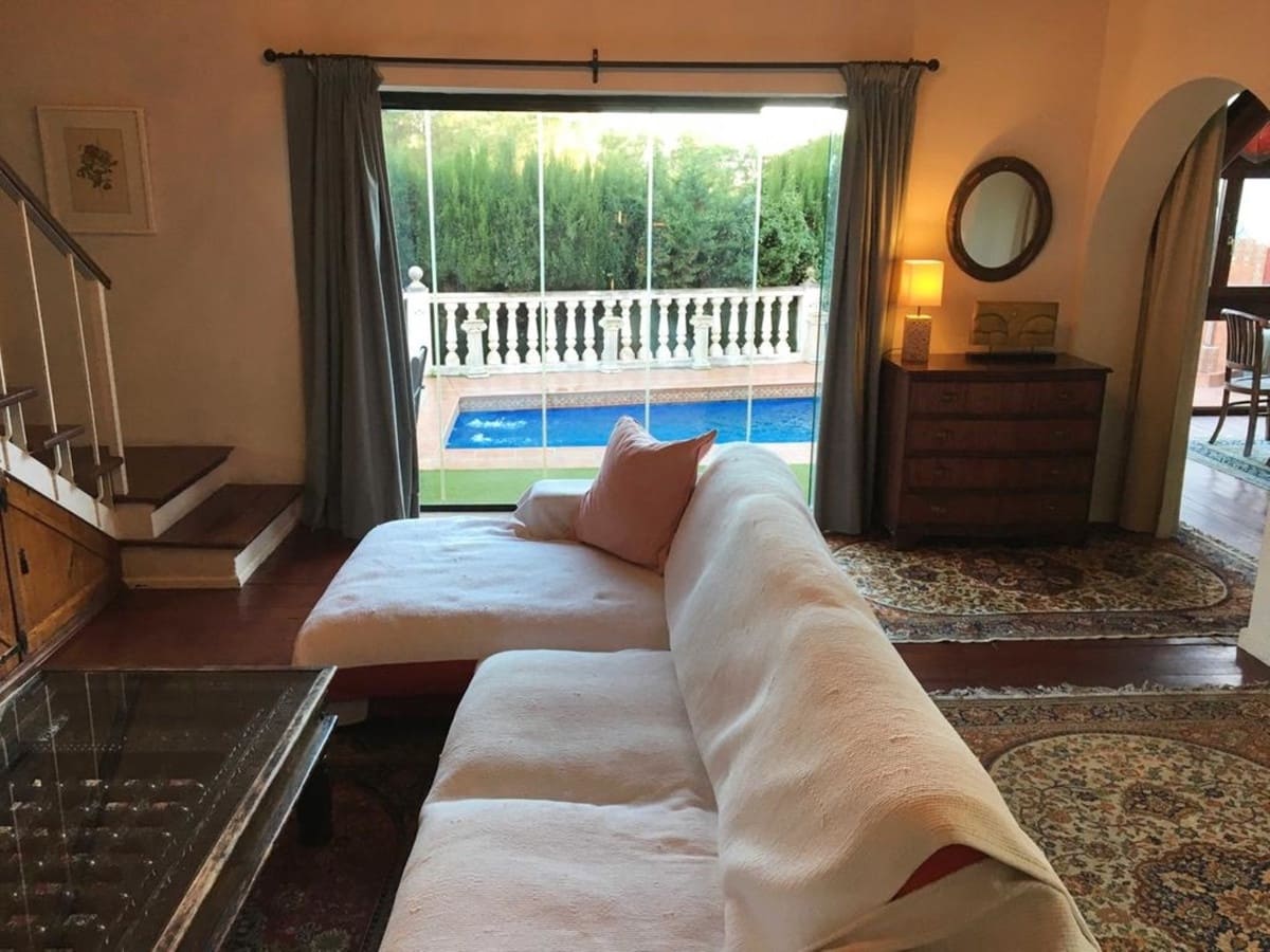 5 bedroom Villa for sale in Marbella with pool - € 849,000 (Ref: 9048577)