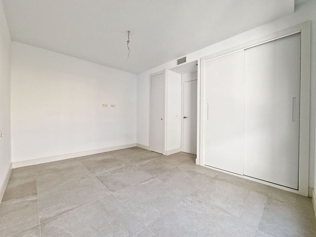 2 bedroom Penthouse for sale in Marbella with pool garage - € 690,000 (Ref: 9059063)