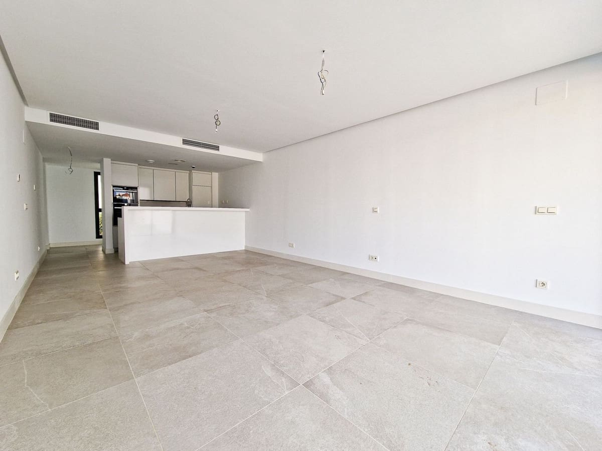 2 bedroom Penthouse for sale in Marbella with pool garage - € 690,000 (Ref: 9059063)