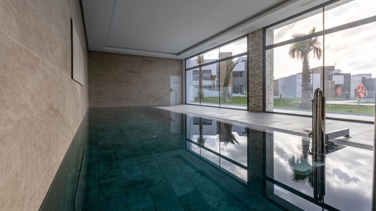 2 bedroom Penthouse for sale in Marbella with pool garage - € 690,000 (Ref: 9059063)