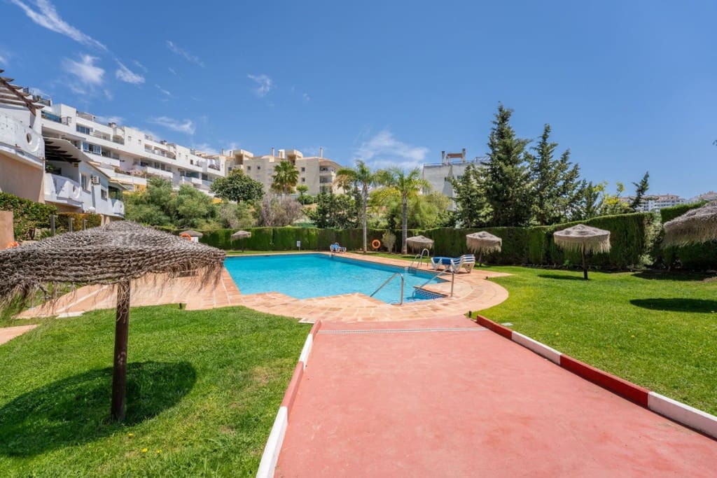 2 soveværelse Lejlighed til salg i Riviera del Sol med swimmingpool garage - € 259.000 (Ref: 9065010)