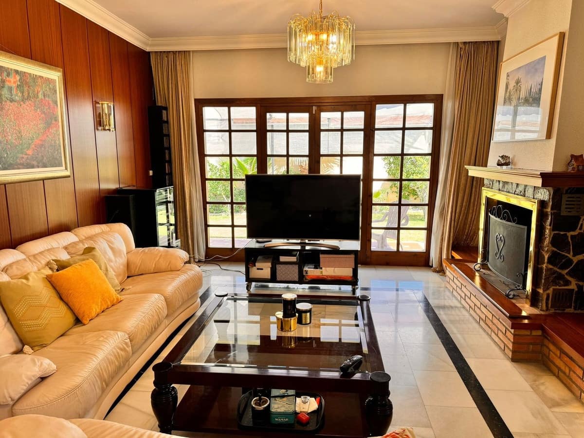 6 soveværelse Villa til salg i Churriana med swimmingpool garage - € 900.000 (Ref: 9098951)