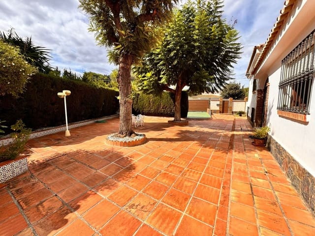 6 soverom Villa til salgs i Churriana, Málaga by med svømmebasseng garasje - € 900 000 (Ref: 9098951)