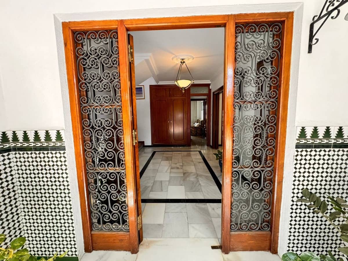 6 soveværelse Villa til salg i Churriana med swimmingpool garage - € 900.000 (Ref: 9098951)