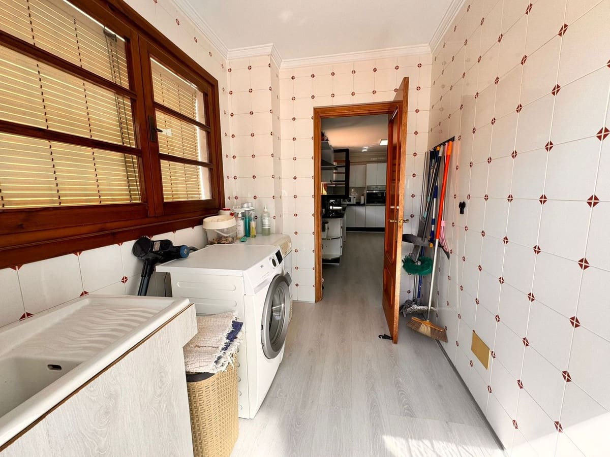 6 soveværelse Villa til salg i Churriana med swimmingpool garage - € 900.000 (Ref: 9098951)