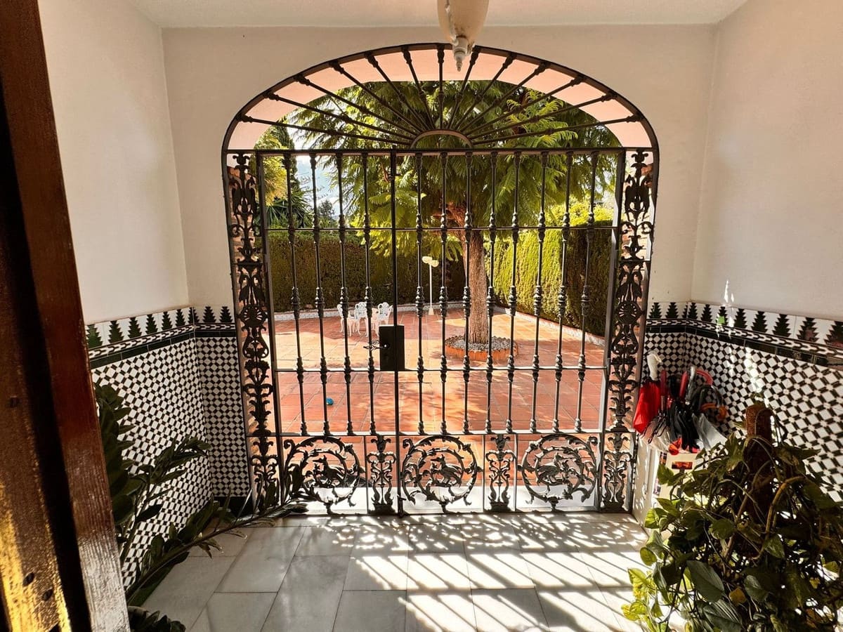 6 soveværelse Villa til salg i Churriana med swimmingpool garage - € 900.000 (Ref: 9098951)