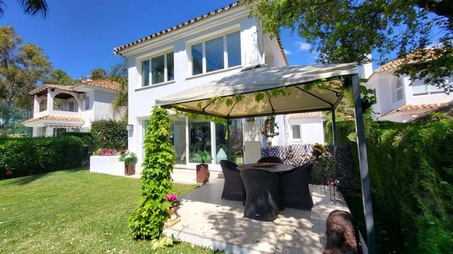 4 soveværelse Villa til salg i Calahonda, Mijas med swimmingpool garage - € 899.000 (Ref: 9106385)