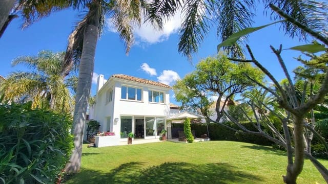 4 soveværelse Villa til salg i Calahonda, Mijas med swimmingpool garage - € 899.000 (Ref: 9106385)