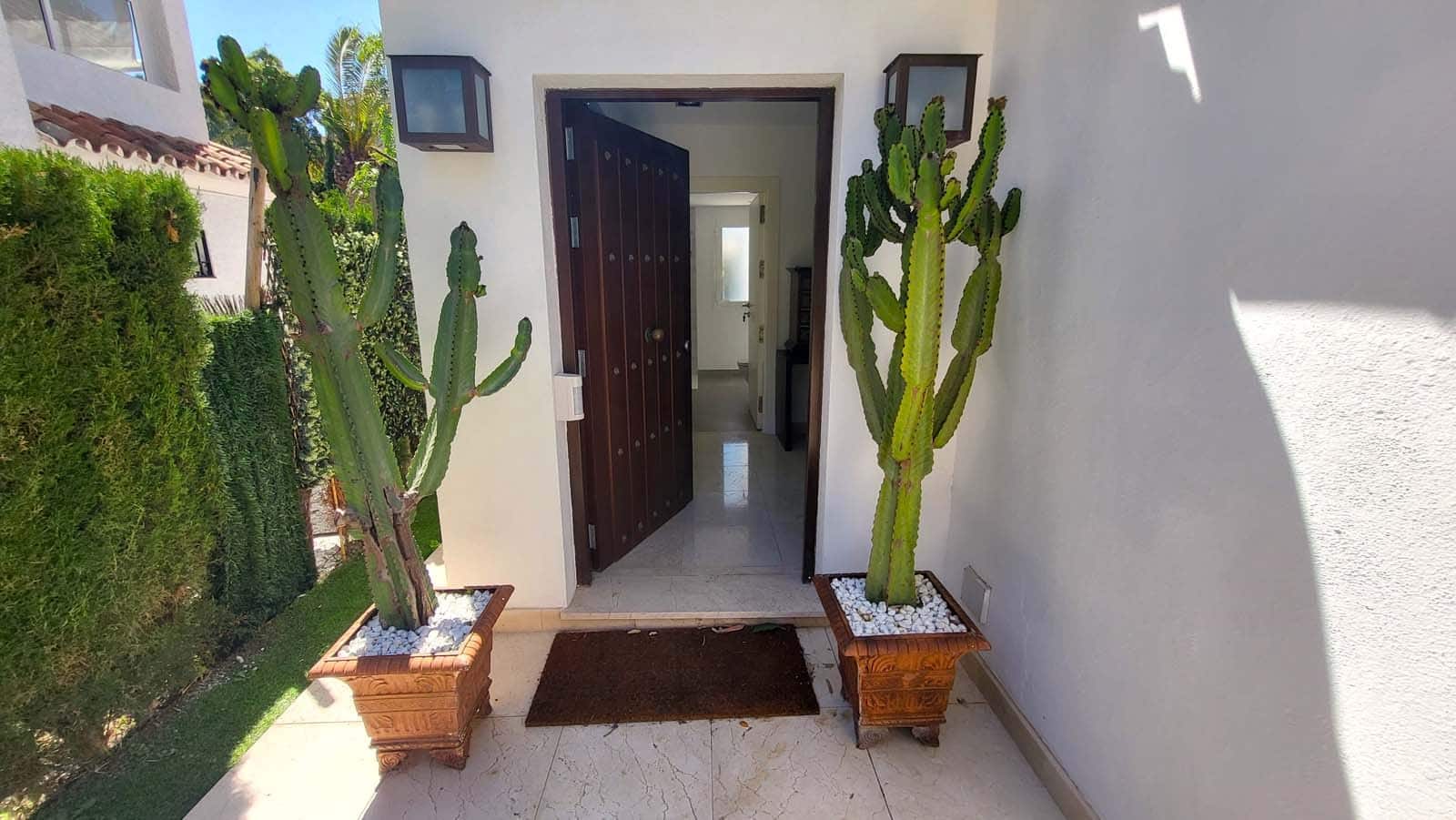 4 soveværelse Villa til salg i Calahonda med swimmingpool garage - € 899.000 (Ref: 9106385)