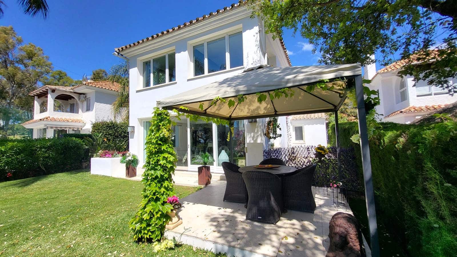 4 soveværelse Villa til salg i Calahonda med swimmingpool garage - € 899.000 (Ref: 9106385)