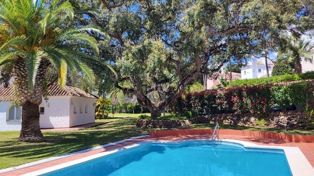 4 soveværelse Villa til salg i Calahonda, Mijas med swimmingpool garage - € 899.000 (Ref: 9106385)