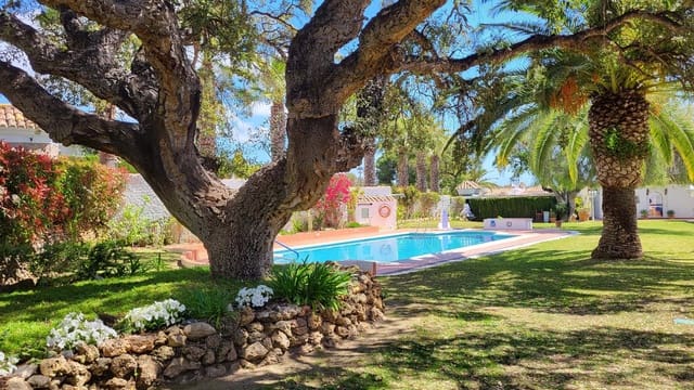 4 soveværelse Villa til salg i Calahonda, Mijas med swimmingpool garage - € 899.000 (Ref: 9106385)