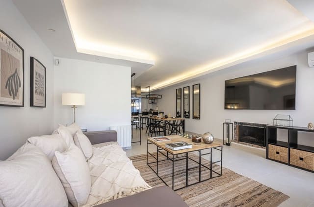 3 soveværelse Byhus til salg i Nueva Andalucia, Marbella med swimmingpool garage - € 650.000 (Ref: 9112190)
