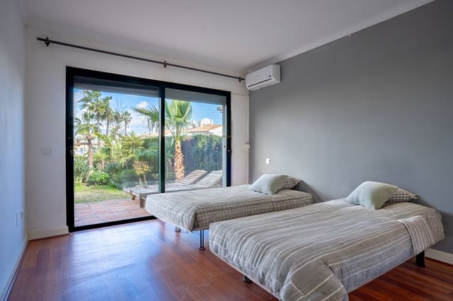 3 sovrum Semi-fristående Villa till salu i Riviera del Sol, Mijas med pool garage - 700 000 € (Ref: 9112192)