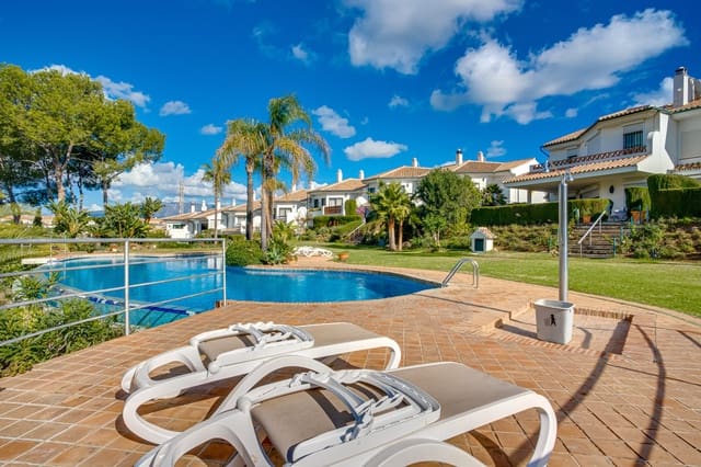 3 sovrum Semi-fristående Villa till salu i Riviera del Sol, Mijas med pool garage - 700 000 € (Ref: 9112192)