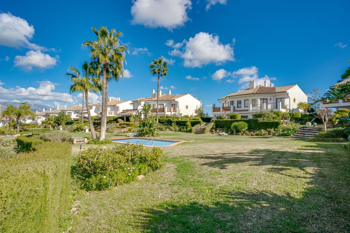 3 slaapkamer Halfvrijstaande villa te koop in Riviera del Sol met zwembad garage - € 700.000 (Ref: 9112192)