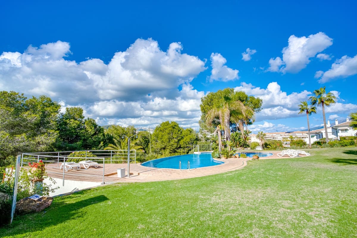 3 slaapkamer Halfvrijstaande villa te koop in Riviera del Sol met zwembad garage - € 700.000 (Ref: 9112192)