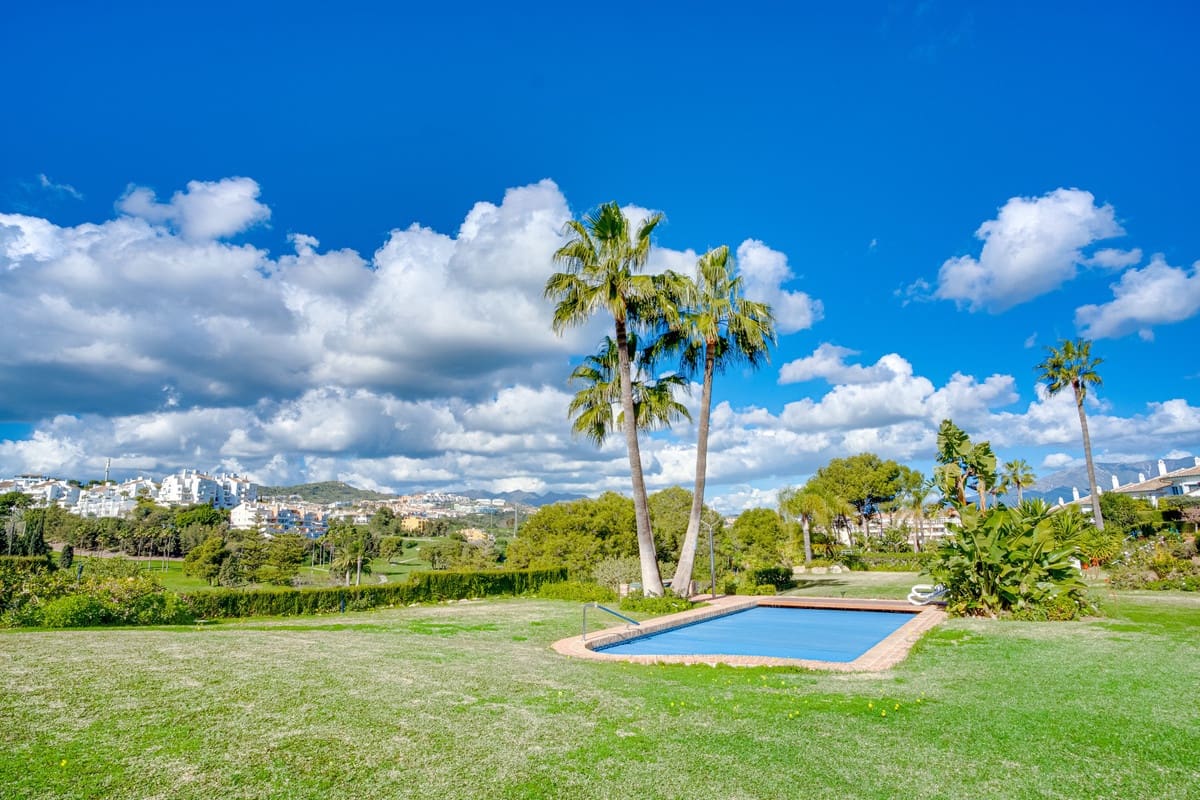 3 slaapkamer Halfvrijstaande villa te koop in Riviera del Sol met zwembad garage - € 700.000 (Ref: 9112192)