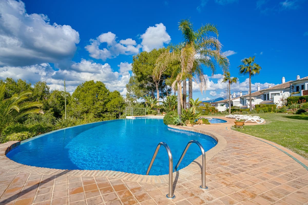 3 slaapkamer Halfvrijstaande villa te koop in Riviera del Sol met zwembad garage - € 700.000 (Ref: 9112192)