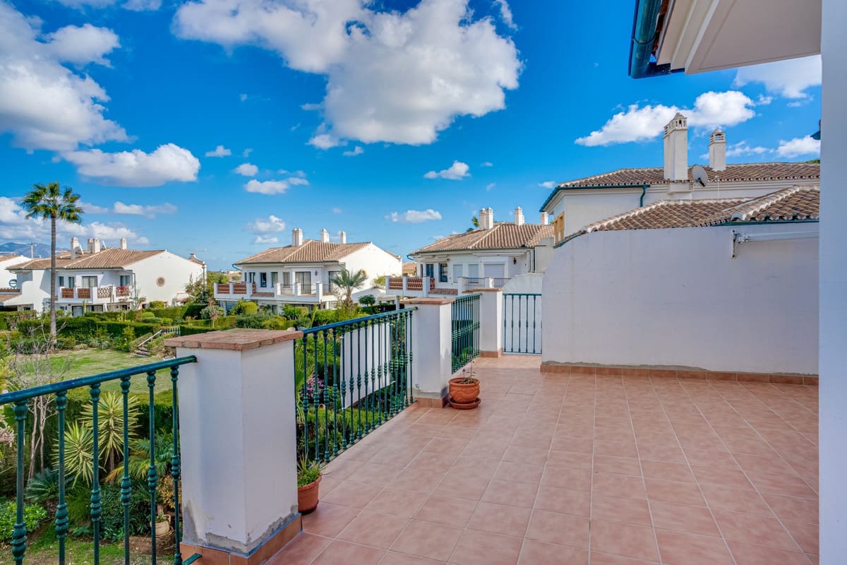 3 slaapkamer Halfvrijstaande villa te koop in Riviera del Sol met zwembad garage - € 700.000 (Ref: 9112192)