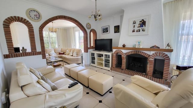 4 Zimmer Villa zu verkaufen in Marbella mit Pool Garage - 1.395.000 € (Ref: 9113986)