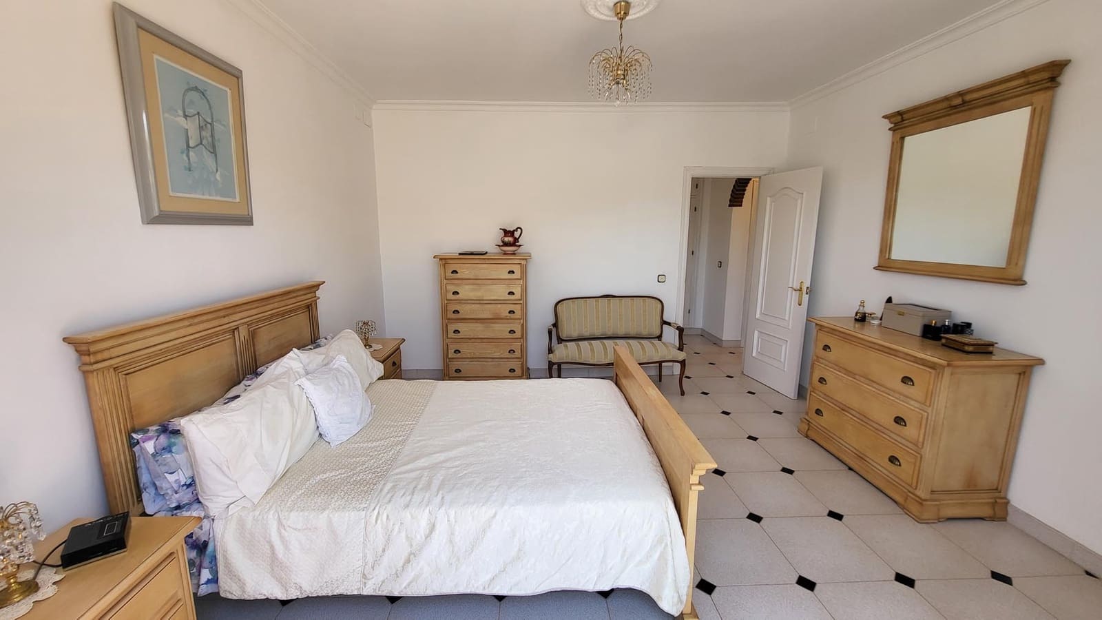 4 bedroom Villa for sale in Marbella with pool garage - € 1,395,000 (Ref: 9113986)